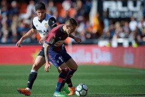 爱游戏-关于全明星赛转会期再迎强敌，比利亚雷亚尔门线救险，主帅态度：引发热议，数据趋势出现新变化的信息