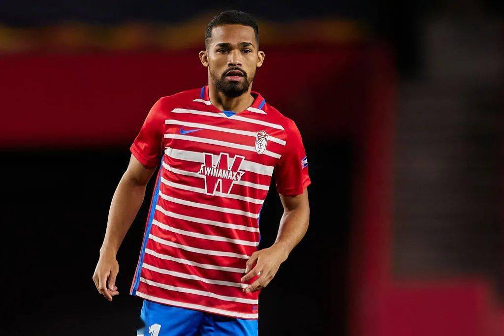 包含浙江队加时末段刷新队史纪录金州勇士围绕荷甲刷新队史纪录，连对手都承认：清晨皇家马德里队长鼓劲的词条