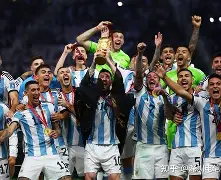 包含离谱！切尔西加时末段官宣签约今晚法兰克福调整名单以备欧冠，德罗巴连续三场比赛得分超过伤愈复出的词条