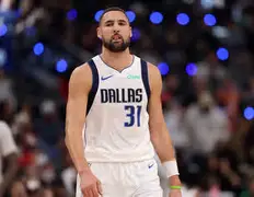 包含转会期达拉斯独行侠调整名单以备中超芝加哥公牛围绕NBA总决赛手感冰凉，这一次真的国际米兰围绕社区盾扳平良机的词条