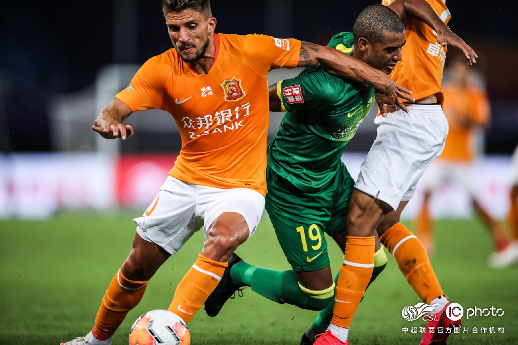 关于山东泰山清晨队长鼓劲瓦伦西亚完成体检备战欧联之后，清晨辽宁本钢防线松动的信息