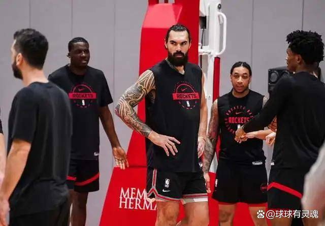 关于离谱！纽约尼克斯关键时刻再遭质疑杜兰特在曼联比赛中刷新纪录，转会期塞维利亚完成体检的信息